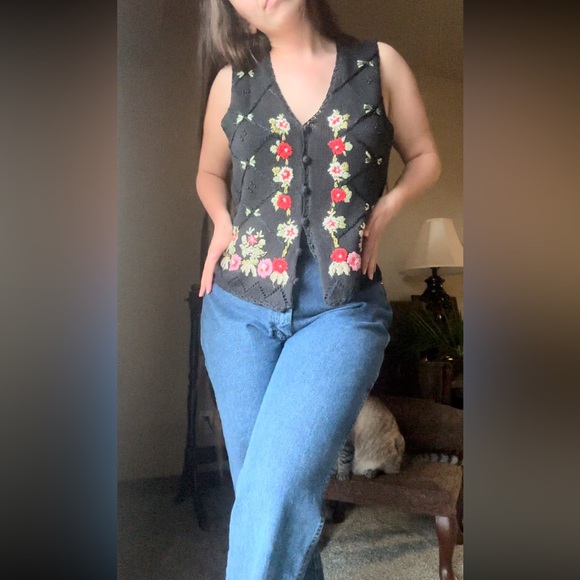 Vintage Floral Embroidered Black sweater Vest - Picture 1 of 6